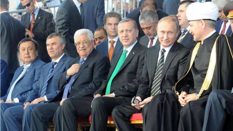 بوتين "يغازل" المسلمين بافتتاح "جامع موسكو الكبير" في "يوم عرفات"
