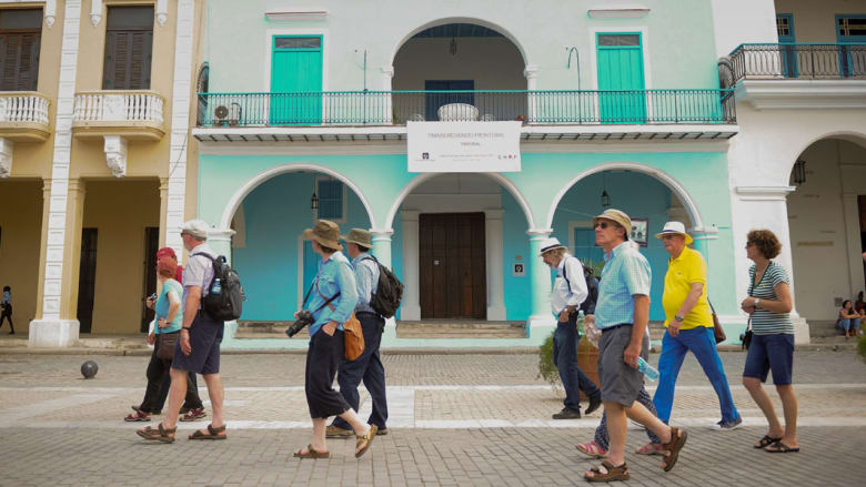 بالصور... كوبا بعد خمسين عاما تعج بالسياح إثر إعادة علاقاتها مع أمريكا 