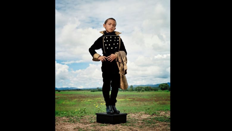 مصور مكسيكي يخلد صور أطفال من زمن أكثر براءة 
