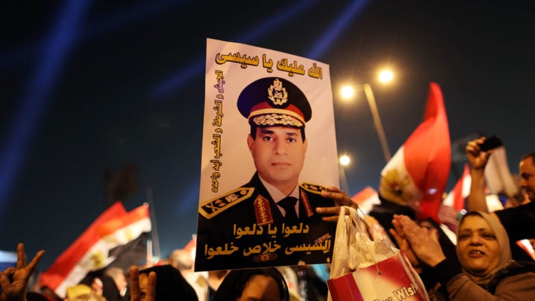السيسي يكشف عن "سر" للمرة الأولى: العسكريون تقاضوا نصف رواتبهم 20 عاماً لبناء الجيش
