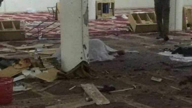 بالصور.. هجوم مسجد المشهد بنجران بالسعودية.. والداخلية: العثور على سيارة منفذ الهجوم وبداخلها رسالة لوالديه