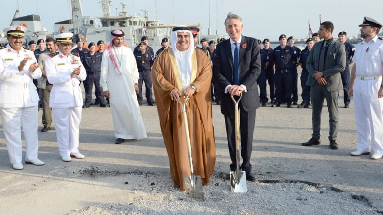 بريطانيا تدشن قاعدة عسكرية في البحرين.. وهاموند: أمن الخليج من أمن المملكة المتحدة