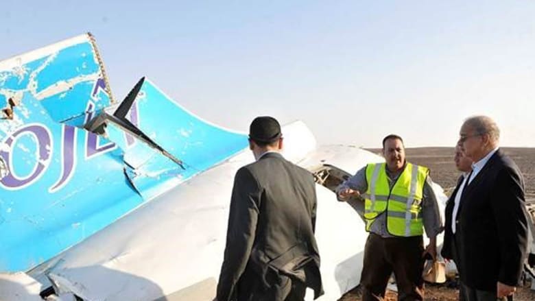 بالصور.. حطام الطائرة الروسية في سيناء