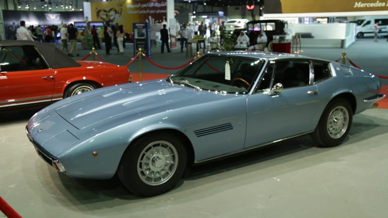 أجمل السيارات الكلاسيكية من ستينيات وسبعينيات القرن الماضي..تجتاح معرض دبي الدولي للسيارات
