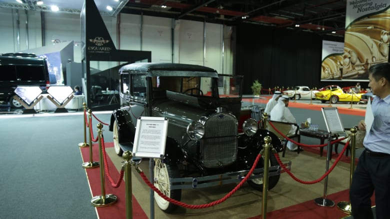 أجمل السيارات الكلاسيكية من ستينيات وسبعينيات القرن الماضي..تجتاح معرض دبي الدولي للسيارات