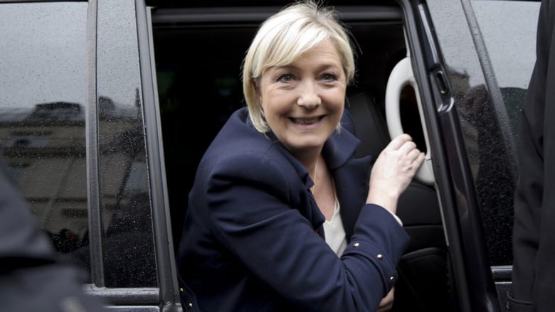 زعيمة "الجبهة الوطنية" مارين لوبين تتهم "الإرهاب الإسلامي" باقتراف هجوم باريس
