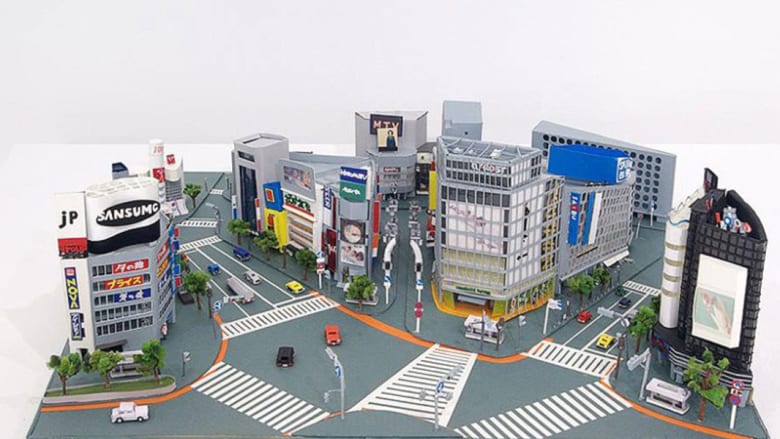 من طوكيو إلى نيويورك... شاهد كيف تعيد هذه المصممة بناء المدن باستعمال الورق فقط