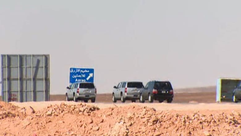 بالفيديو.. بعد تحذيره من "الكلاب المسعورة".. كارسون يزور مخيم اللاجئين بالأردن