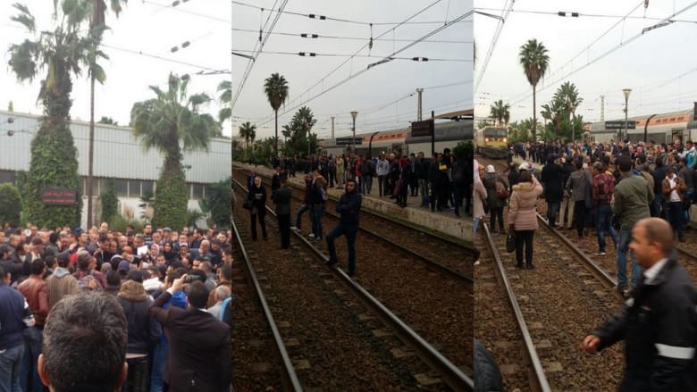 مغاربة يحتجون على استمرار تأخر القطارات باحتلال سكك الحديد.. وقوات الأمن تتدخل