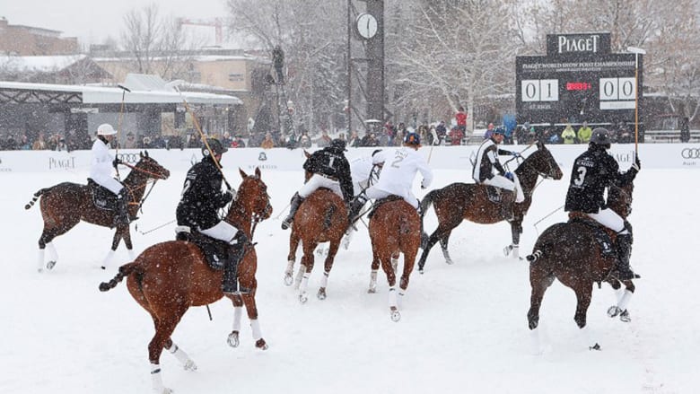 البولو على الثلج: النسخة الشتوية "المثيرة" للرجل وحصانه 