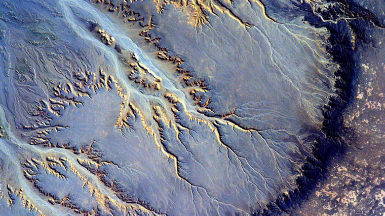هل تساءلت يوماً كيف تبدو مصر من الفضاء؟ شاهدها هنا