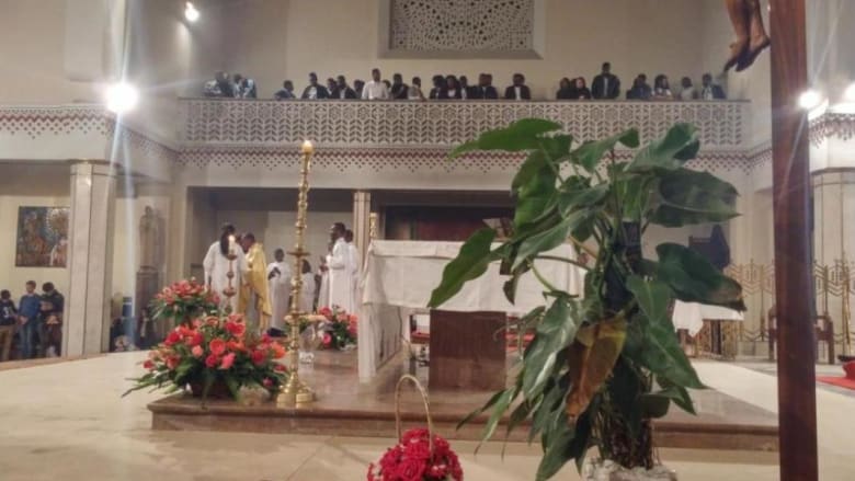 أجواء من داخل الكنيسة تظهر الكم الكبير من المسيحيين الذين حرصوا على حضور مراسيم الاحتفال بالعيد
