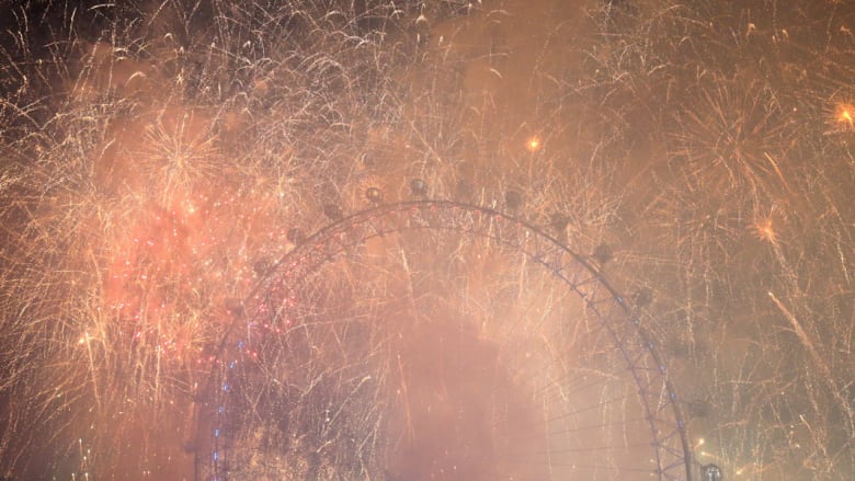 بالصور.. احتفالات العاصمة البريطانية بدخول العام 2016