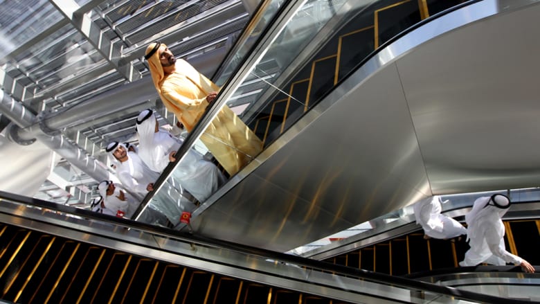 حاكم دبي يصل لافتتاح المرحلة الثانية لشبكة المترو في الامارة في 9 سبتمبر 2011