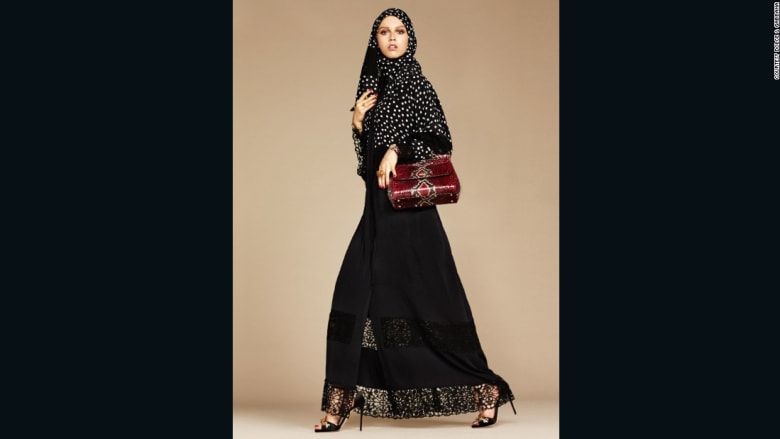 أغطية الحجاب والعباءات للنساء المسلمات..تجتاح دور الأزياء العالمية 