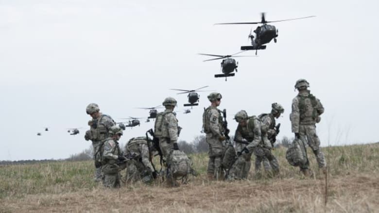 بعد إعلان وزير دفاع أمريكا توجهها قريبا للعراق.. بالصور: الفرقة 101 بالجيش الأمريكي المحمولة جوا