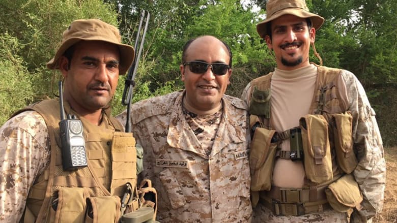بالفيديو.. الإعلامي وليد الفراج على الحدود السعودية اليمنية: "الرجّال يقرّب"