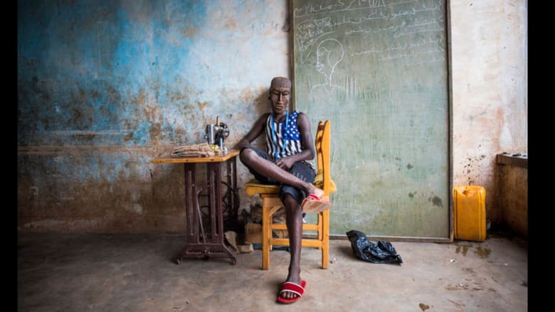 فن "الأقنعة" في غرب أفريقيا يحكي قصصاً تخفيها الوجوه