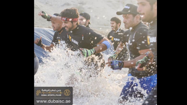 بالصور والفيديو: بحضور محمد بن راشد.. حمدان بن محمد يتقدّم سباق "سبارتان" في دبي