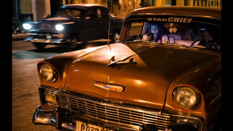 بشوارعها العالقة في خمسينيات القرن الماضي... كوبا تصبح جزءا من العالم الرقمي
