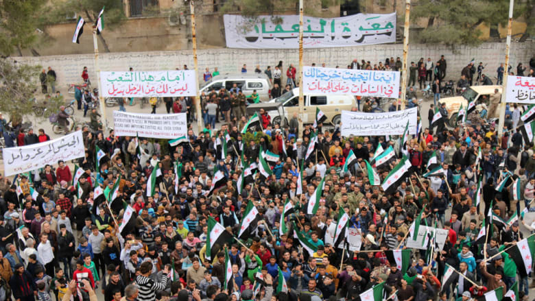 بالصور: المظاهرات تعود بسوريا قبل الذكرى الخامسة للثورة والمطالب لم تتغير.. رحيل الأسد