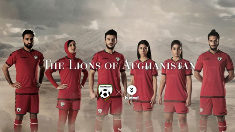 في يوم المرأة العالمي.. منتخب كرة القدم الأفغاني يكشف عن لباس رياضي مخصص للنساء المحجبات