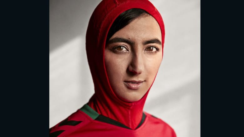 في يوم المرأة العالمي.. منتخب كرة القدم الأفغاني يكشف عن لباس رياضي مخصص للنساء المحجبات
