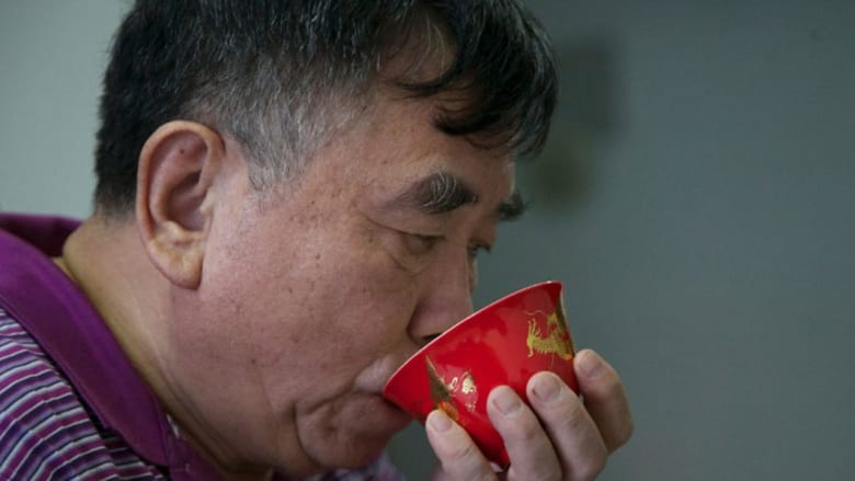 نحاتو العاج الصينيون يتمسكون بفنهم "المثير للجدل"