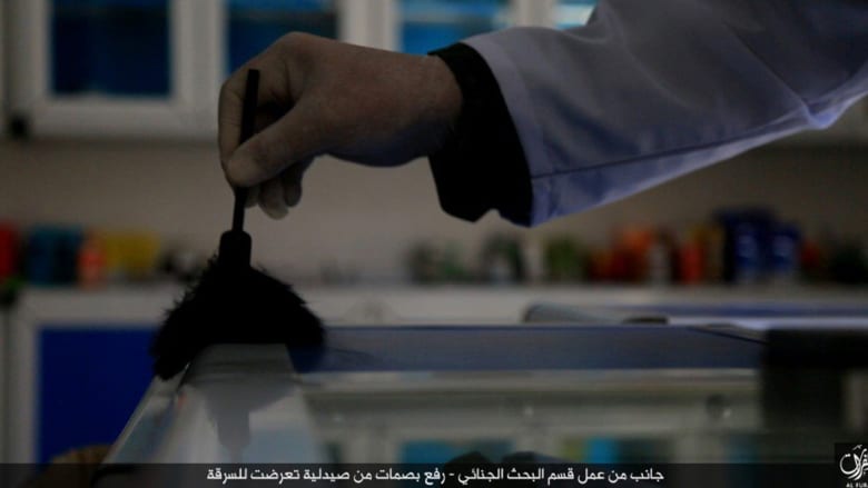 بالصور.. داعش ينشر مقتطفات لما وصفه بـ"قسم البحث الجنائي في الشرطة الإسلامية"