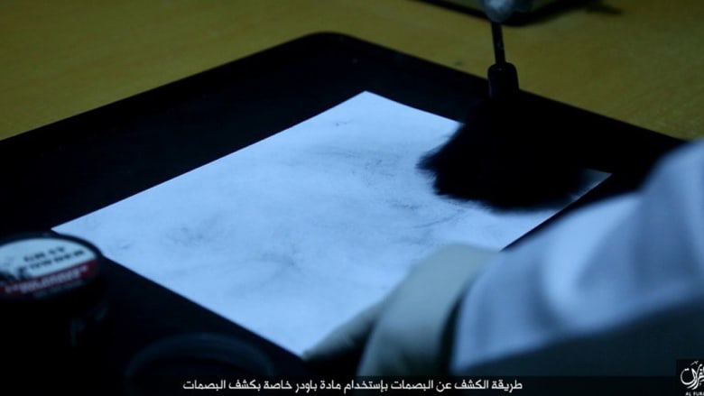 بالصور.. داعش ينشر مقتطفات لما وصفه بـ"قسم البحث الجنائي في الشرطة الإسلامية"