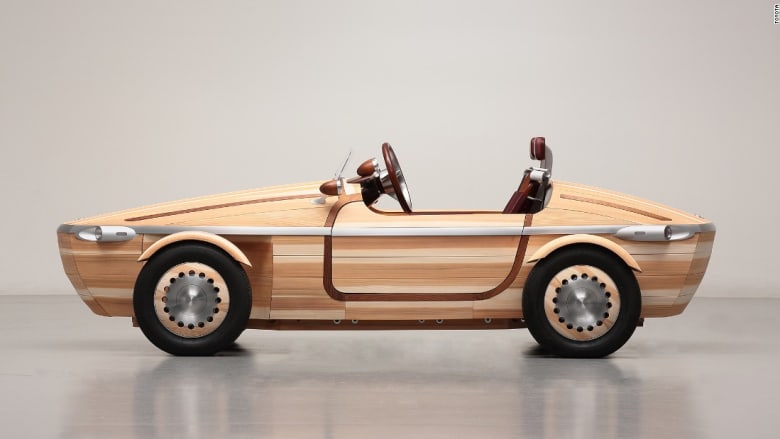 ابعد هذه السيارة عن النار! شاهد أحدث سيارات "تويوتا" المصنوعة من مادة الخشب بالكامل 