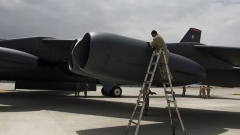 بالصور.. تعرّف على قدرات أيقونة الحرب الباردة: قاذفات "B 52" الأمريكية التي وصلت قطر لقتال "داعش"