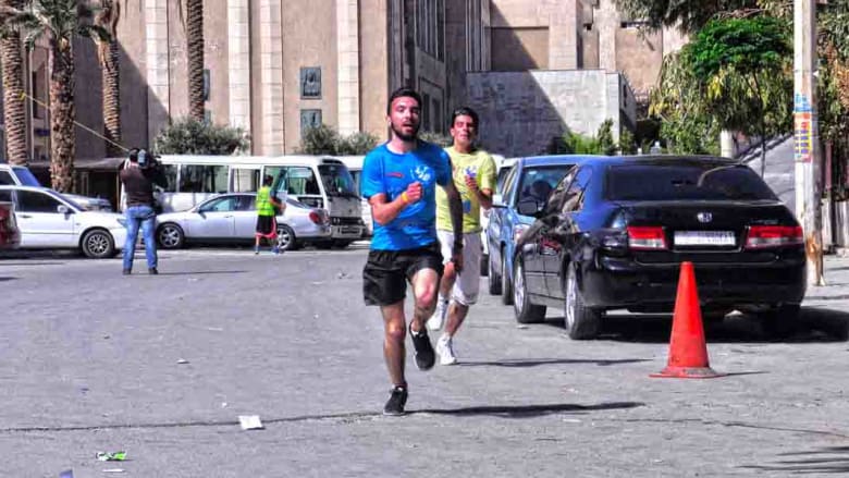بالصور.. أرجل السوريين تسابق الريح.. هكذا بدت أجواء سباق الماراثون الثاني في دمشق