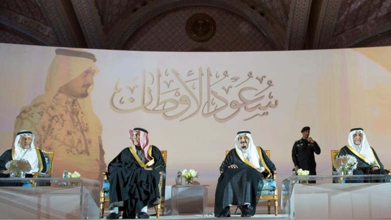 بالفيديو.. الملك سلمان يحضر "سعود الأوطان".. وخالد الفيصل: الأمير سعود رحل محمولاً على أكتاف التاريخ