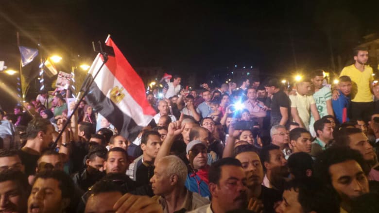 بالصور.. مصريون يحتفلون بذكرى تحرير سيناء وسط تشديدات أمنية