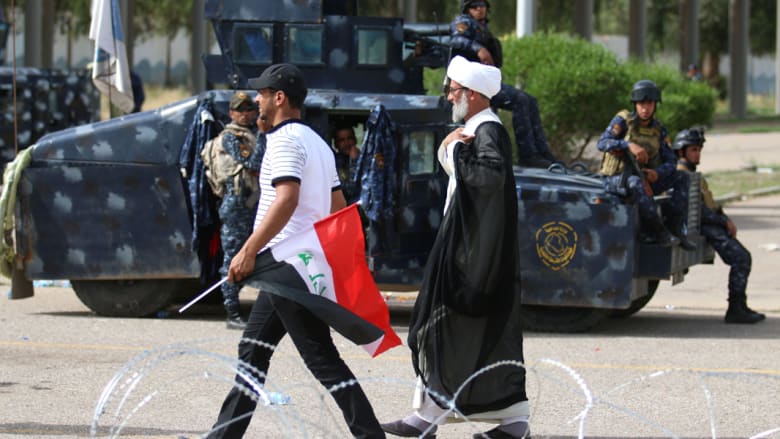 العراق: المتظاهرون يغادرون المنطقة الخضراء "احتراماً وتبجيلاً" لزيارة الإمام موسى بن جعفر