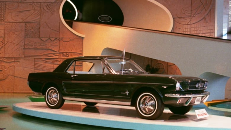 كيف تطورت سيارة "فورد موستنج" عبر السنين؟ 