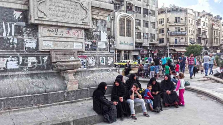 بالصور في ذكرى 6 مايو.. "المرجة" في دمشق ساحة "الشهداء" والانتظار