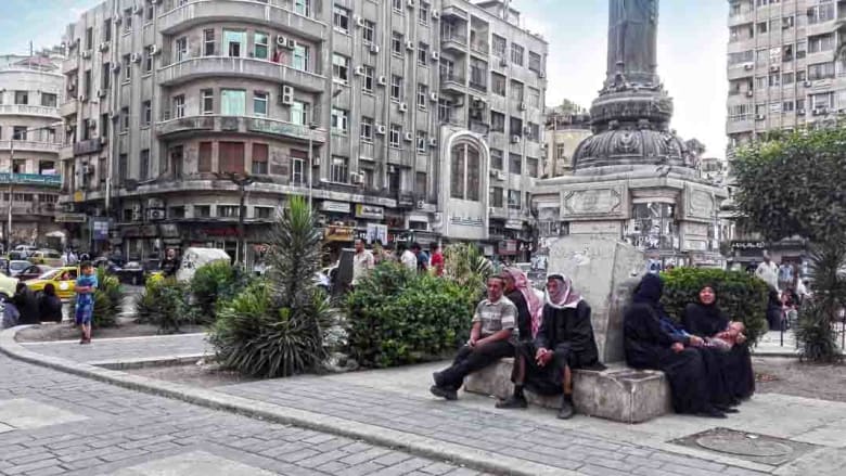 بالصور في ذكرى 6 مايو.. "المرجة" في دمشق ساحة "الشهداء" والانتظار
