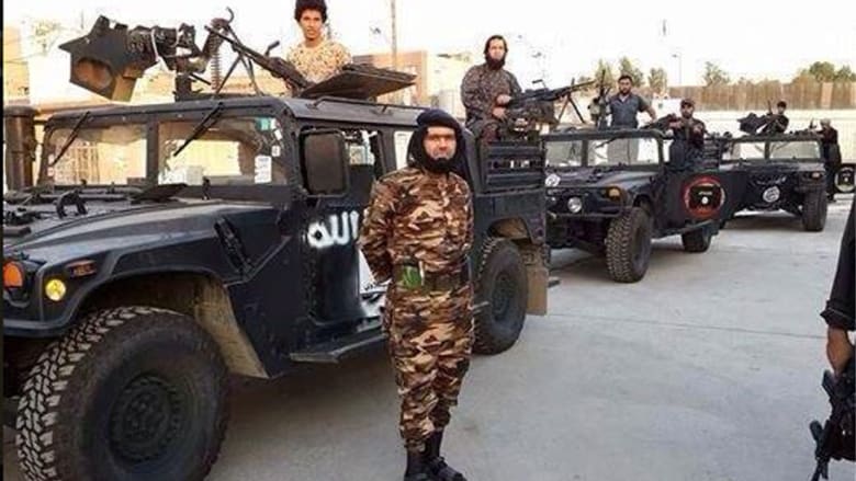 بالصور: أبووهيب "رامبو" داعش و"دنجوانه".. هل خسر التنظيم فعلا وجهه الترويجي؟