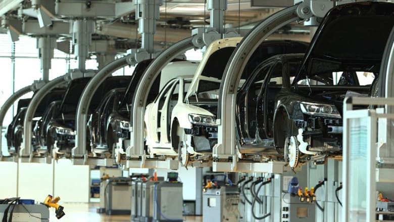 بالصور..هكذا تُدلل السيارات في مصنع "فولكس فاغن" في ألمانيا