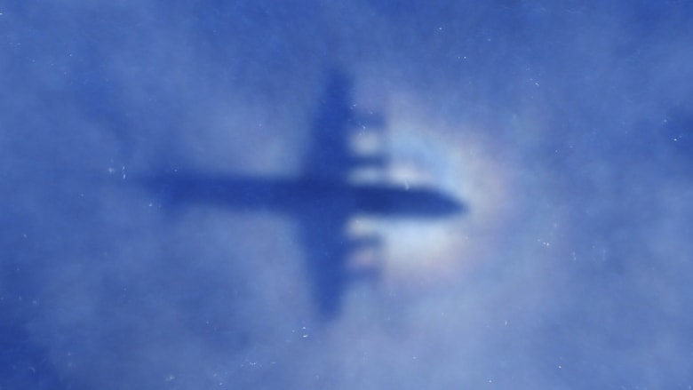 وزارة الطيران المدني بمصر توقع اتفاقا مع شركة تساعد بالبحث عن الطائرة الماليزية المفقودة للعثور على حطام MS804