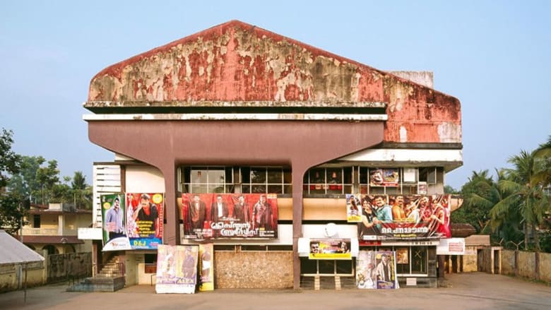 صور تعيد اكتشاف صالات السينما التاريخية في الهند 