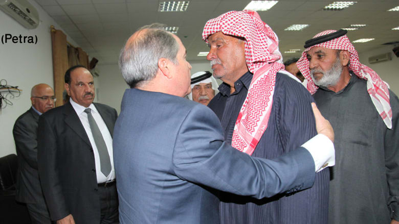 بالصور.. تعزية رئيس الوزراء الأردني لذوي ضحايا هجوم مكتب المخابرات العامة بالبقعة