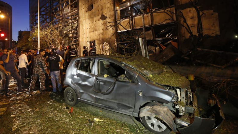 المشاهد الأولى للتفجير بالقرب من بنك لبنان والمهجر ببيروت 