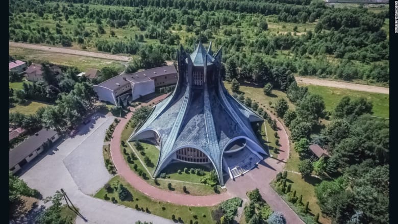 ما هو سرّ هذه الكنائس الغريبة في بولندا؟ 