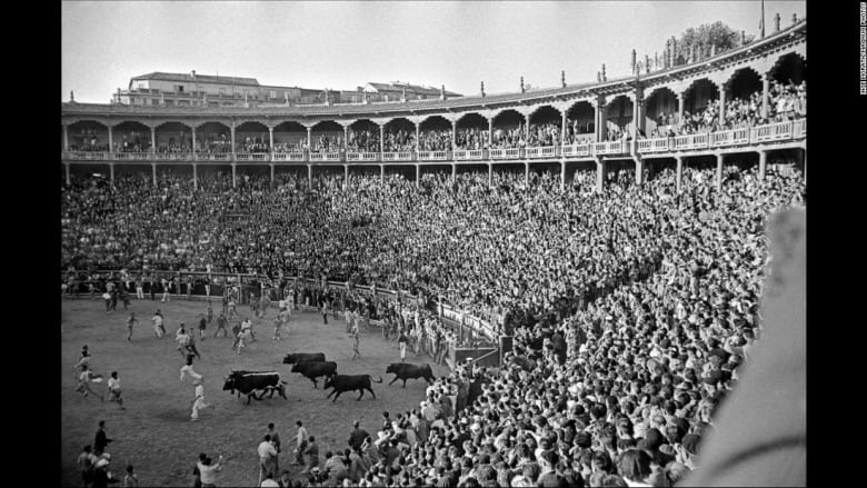 كيف كان شكل سباق الثيران الإسباني منذ 60 عاماً؟ 