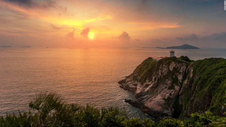 جزر وجبال ومطاعم شعبية... هونغ كونغ كما لم ترها من قبل
