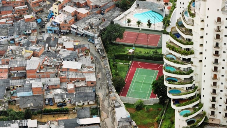 مشروع في "مدينة الفردوس" البرازيلية يفصل بين الأثرياء والفقراء