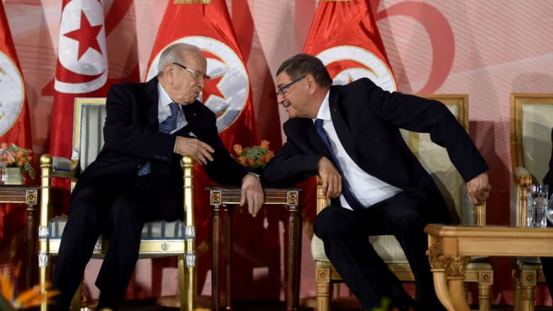 غموض يحيط بهوية رئيس حكومة تونس القادم.. ووزير من نظام بن علي بين المرّشحين
